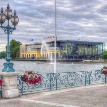 Maison De Luxe