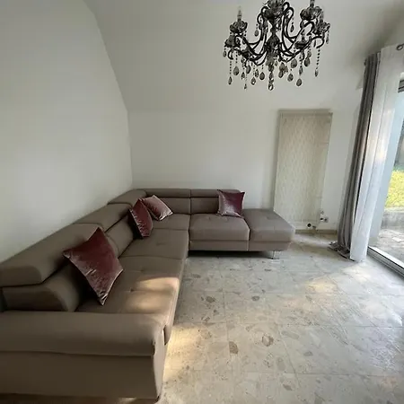 Maison De Luxe